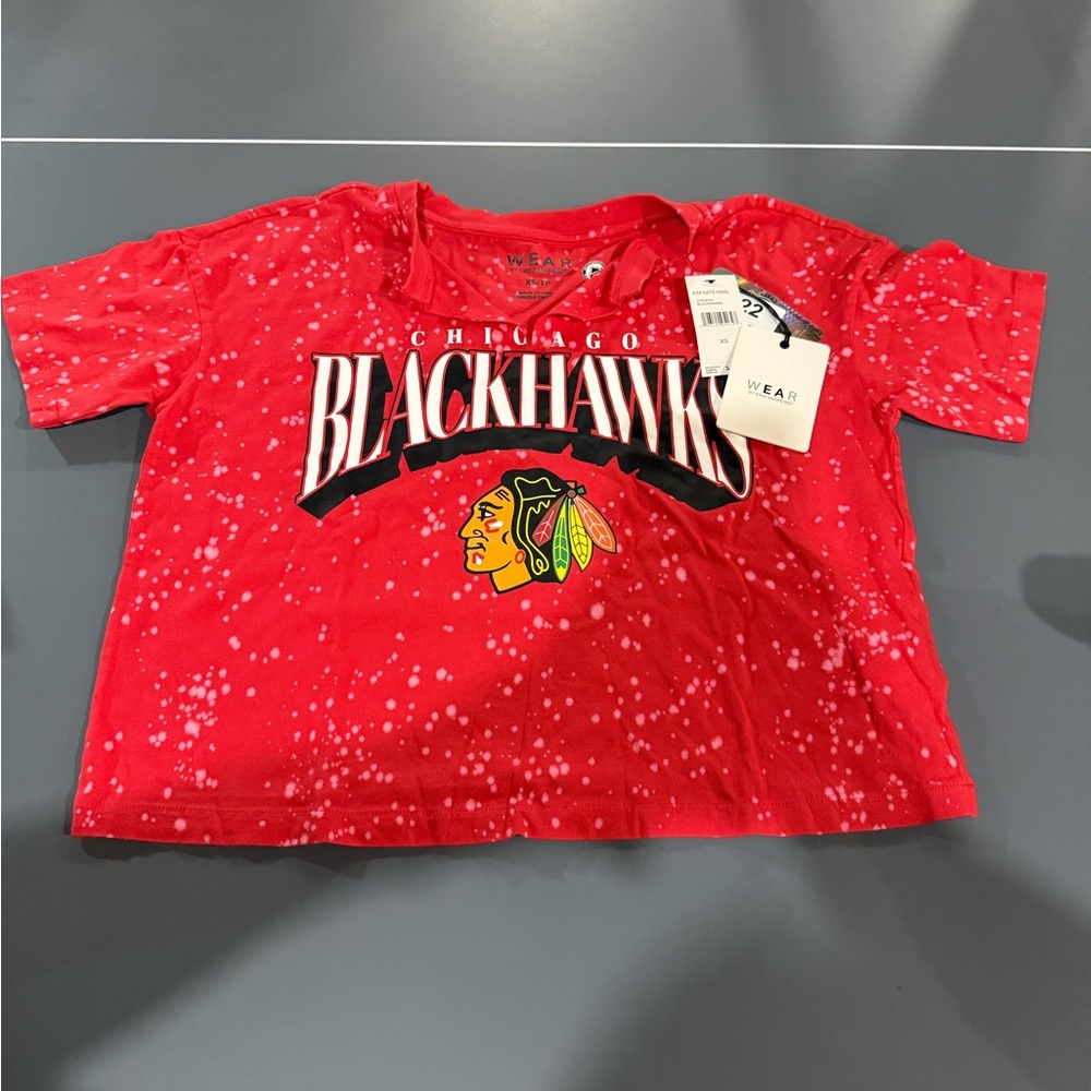 Red Erin Andrew’s crop woman’s size XS Chicago Blackhawks top